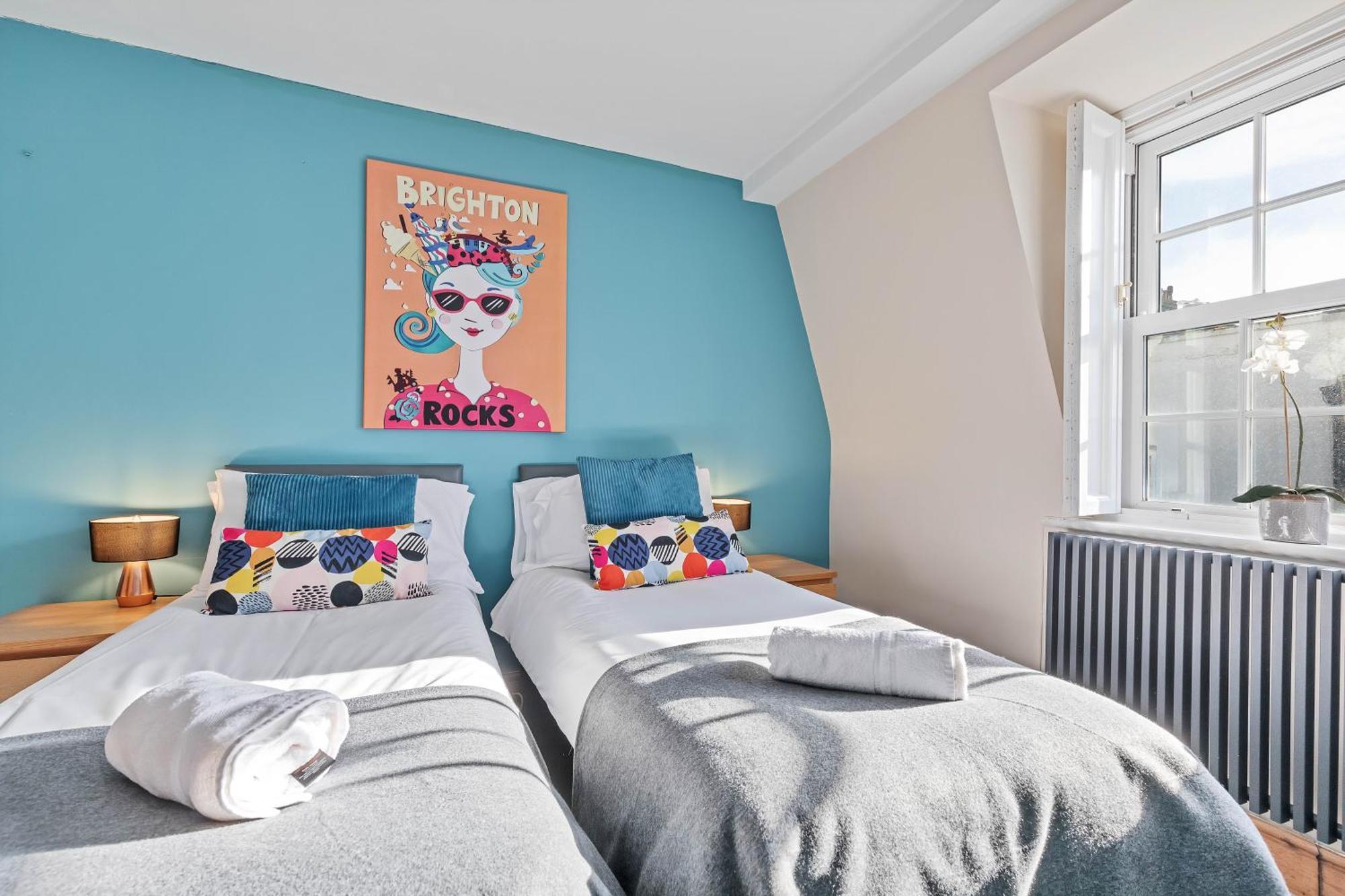 Pebble Mews House - By My Getaways - Parking For One Small Car Apartment