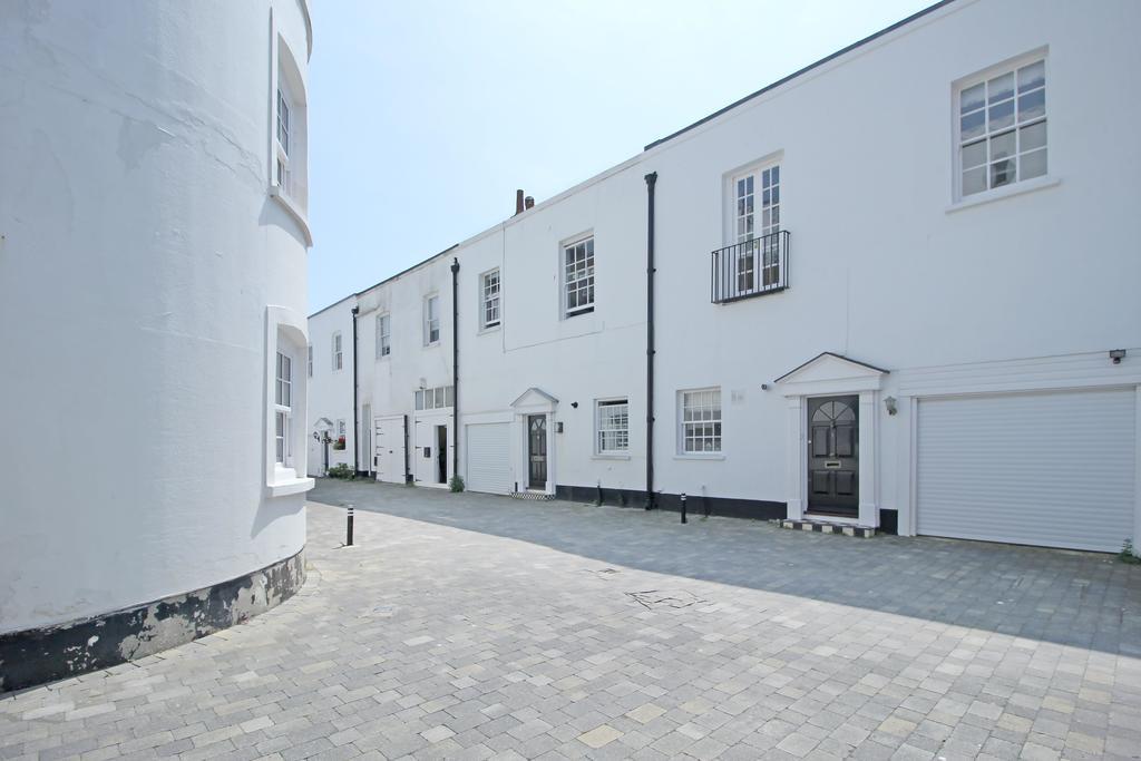Pebble Mews House - By My Getaways - Parking For One Small Car