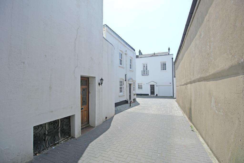Apartment Pebble Mews House - By My Getaways - Parking For One Small Car